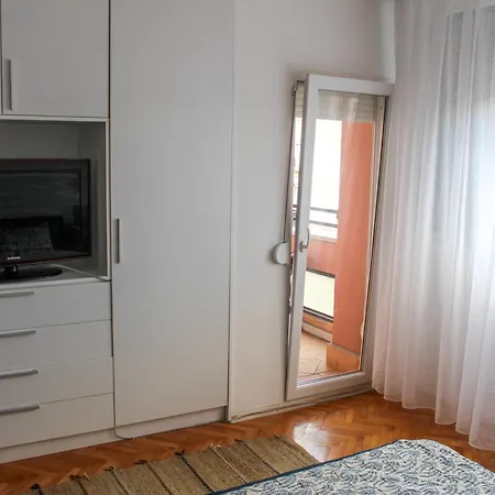 Modern With & Mountain Views Skopje