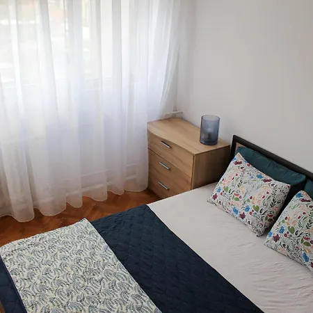 Apartment Modern With & Mountain Views