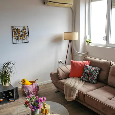 Modern With & Mountain Views Skopje