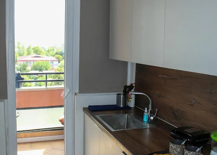 Modern With & Mountain Views Апартаменти