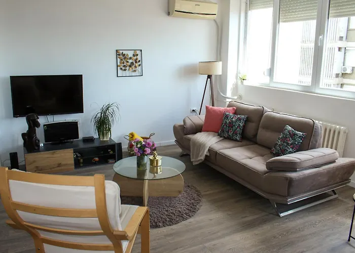 Modern With & Mountain Views