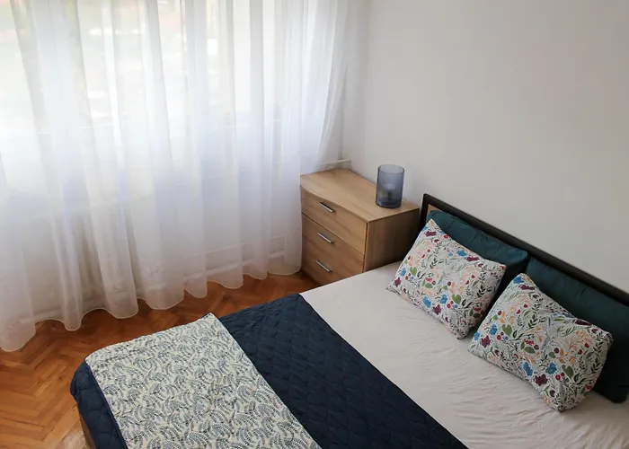 Апартаменти Modern With & Mountain Views