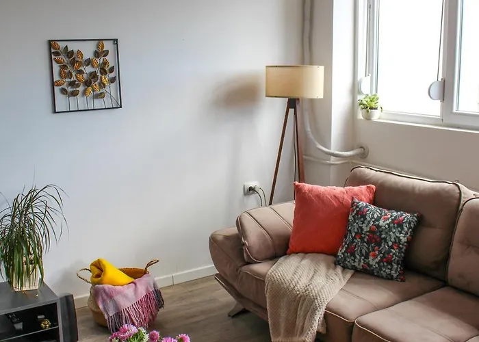 Modern With & Mountain Views Скоп'є